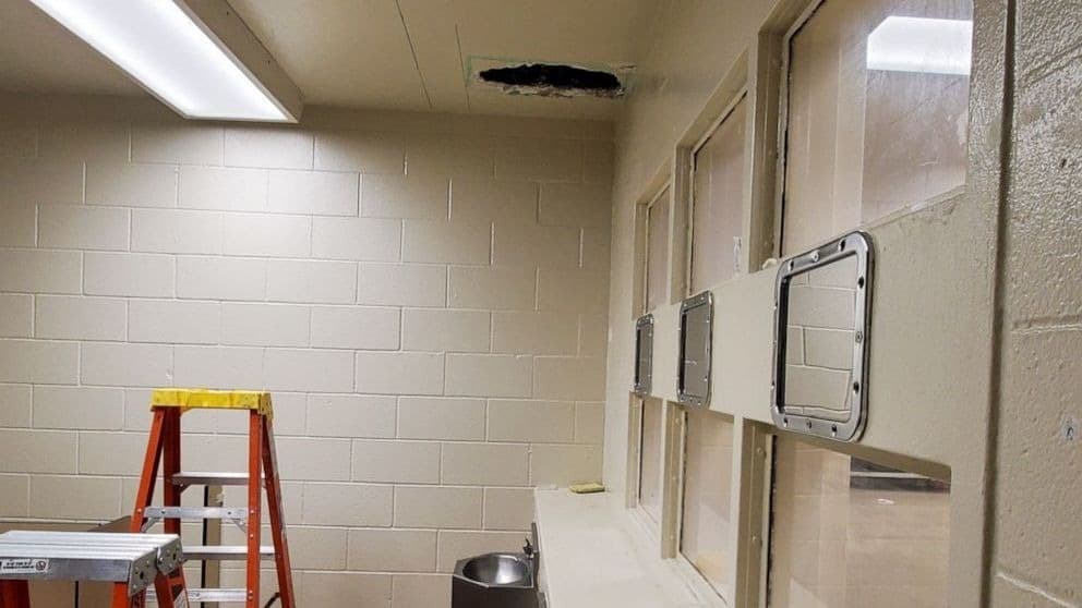 El agujero fue hecho en una zona a las que las cámaras de vigilancia no tenían acceso.