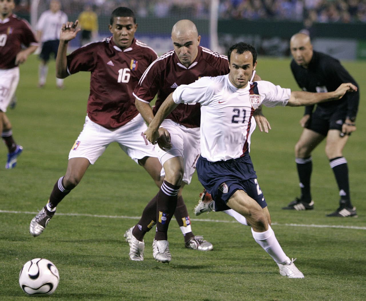 Luego en 2006, como parte de la preparación para el Mundial de Alemania, el equipo masculino de EEUU se midió en un amistoso a Venezuela y lo derrotó por 2-0.