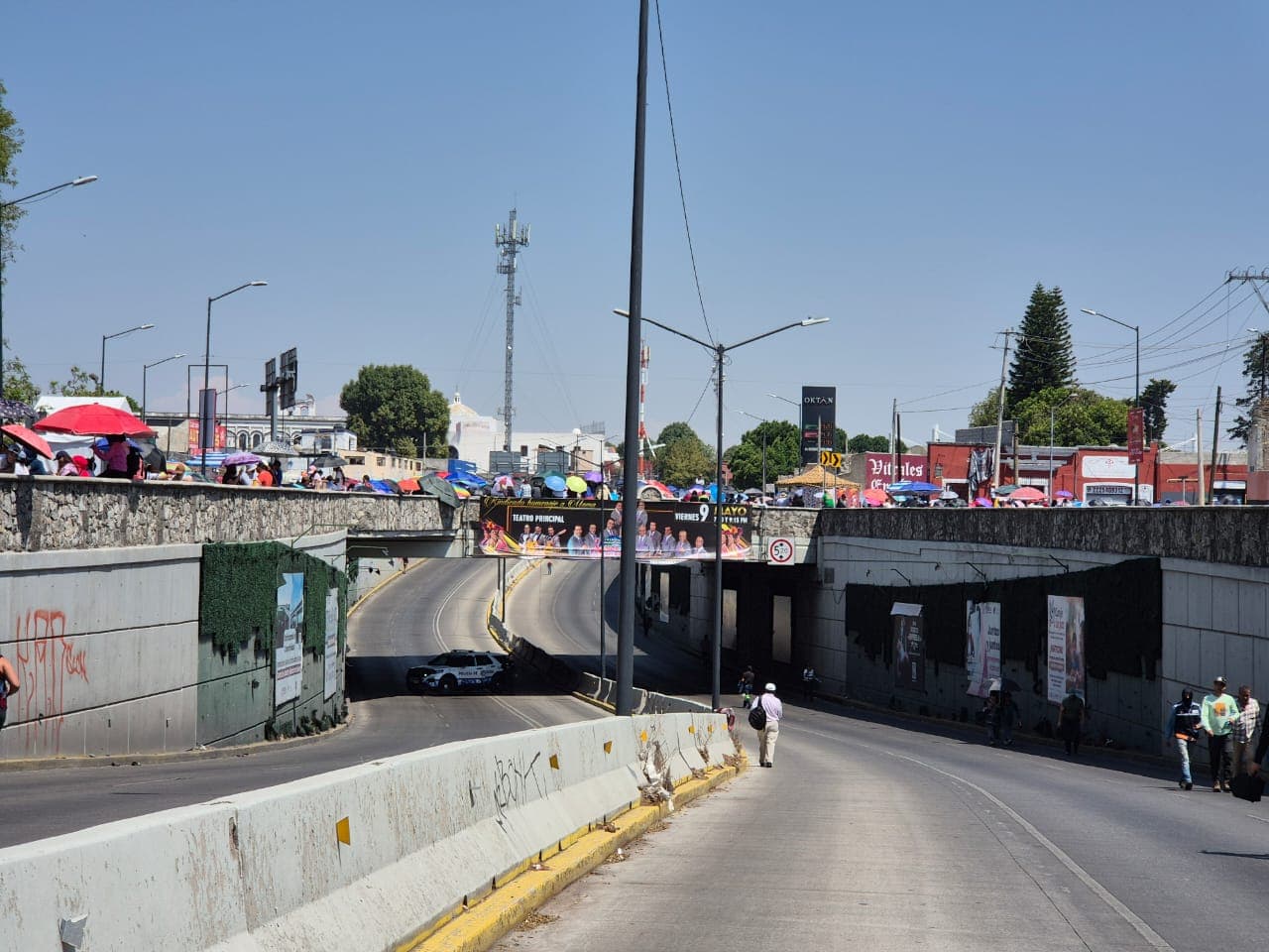 Con la participación de 3,400 militares, 33 instituciones educativas y 12,000 alumnos, el recorrido comienza a las 10 de la mañana y se extiende desde el norte hasta el centro del estado de Puebla.