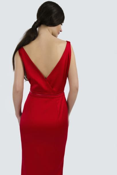 Cuerpo reloj de arena. El objetivo para este tipo de cuerpo es marcar la cintura y llevar todo el foco hacia ahí, a través de trajes de baño de cintura alta y prendas que se ciñan a la silueta, por ejemplo.