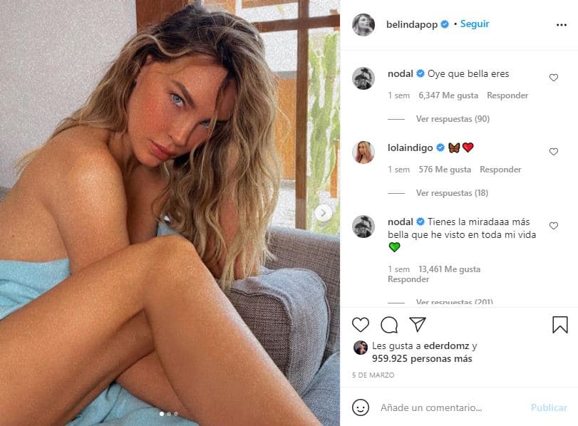 El pasado 5 de marzo, la también actriz posteó una fotografía en la que aparece aparentemente desnuda, solo cubierta con una tela del mismo color de sus ojos. Su novio no reparó en llenarla de halagos: "Oye, qué bella eres" y "tienes la mirada más bella que he visto en toda mi vida", fueron los comentarios con los que inició.