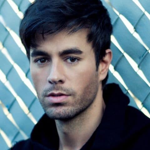 Durante un concierto en Tijuana, en junio de 2015, Iglesias tuvo un severo accidente con un dron, pues al intentar tomarlo con la mano, este le realizó cortes en los dedos. El 
<a href="https://www.univision.com/musica/enrique-iglesias-tuvo-accidente-en-tijuana-pero-siguio-cantando-fotos">intérprete terminó el concierto</a> y de inmediato se dirigió al hospital.