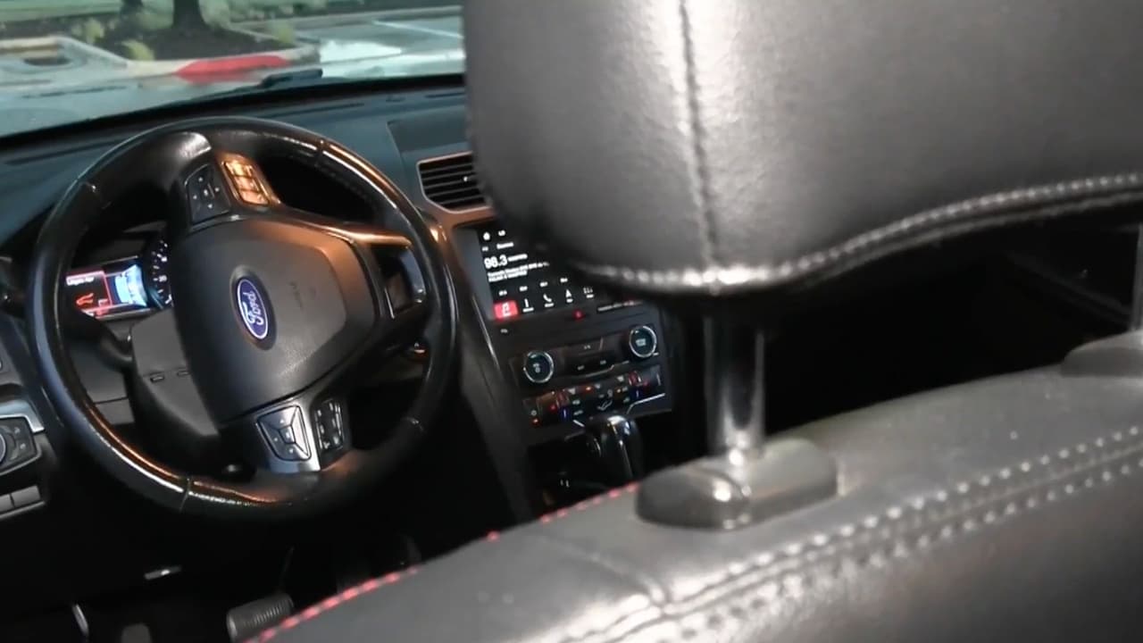 La mujer dijo que 
<b>había pasado todo el día conduciendo con el pequeño dentro de la camioneta </b>y
<b> </b>que aire acondicionado no funcionaba. Los 
<b>médicos se alarmaron al revisar al menor</b>: presentaba una temperatura corporal de 
<b>más de 106 grados Fahrenheit, es decir, unos 41 Celsius.</b>