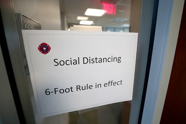 Esto se da luego de que el estado registrara una baja en las hospitalizaciones por coronavirus.
<a href="https://www.univision.com/local/austin-kakw/gobernador-de-texas-podria-discutir-este-jueves-nuevas-medidas-sobre-el-coronavirus">El gobernador indicó que la región ha mostrado una baja de menos de 15% en hospitalizaciones</a> lo que hace que ‘el estado esté listo para reabrir’.