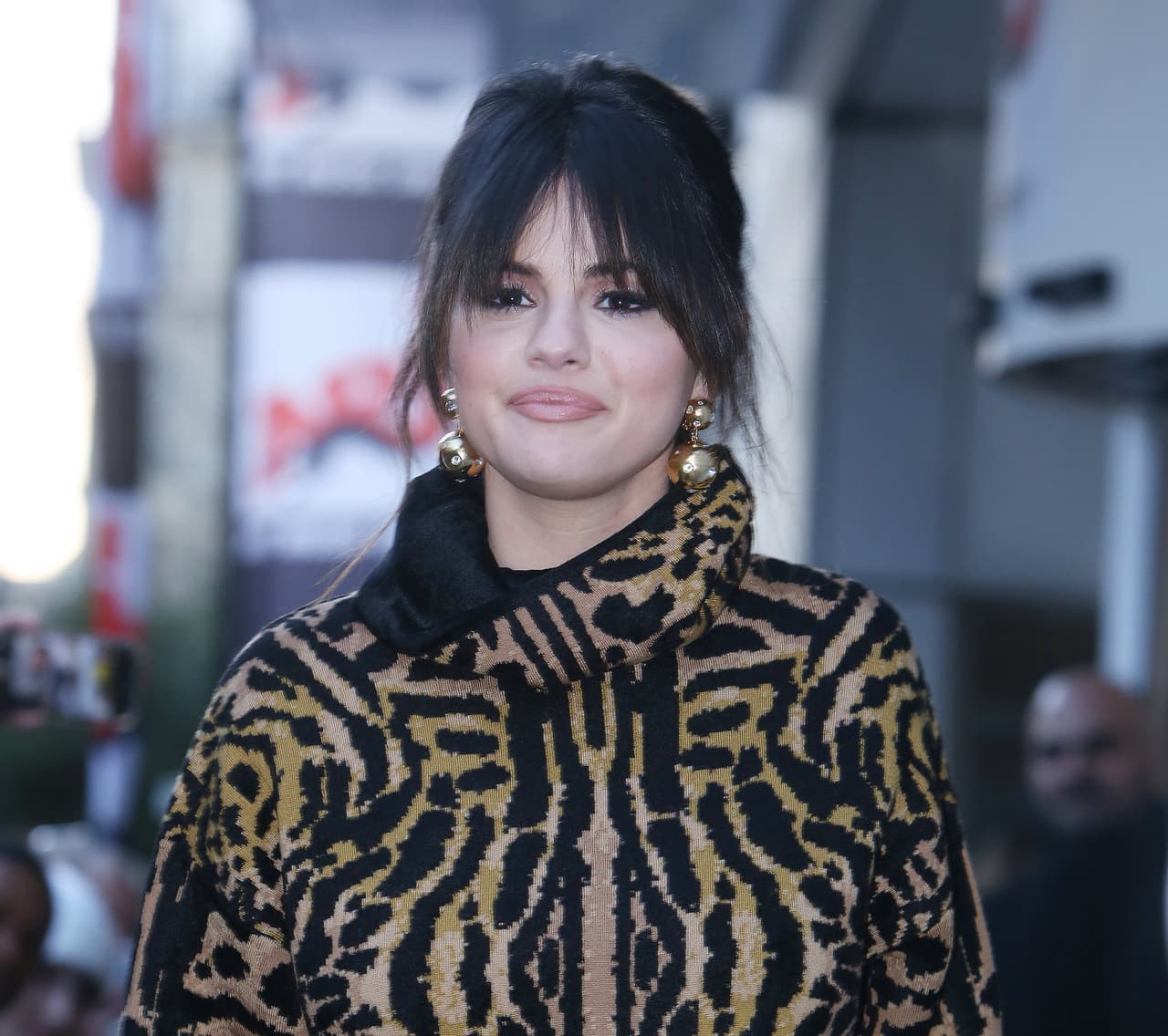 El pasado 3 de septiembre Gómez sumó un nuevo logro profesional a su vida, 
<b>lanzó su línea de maquillaje</b>.
<br>