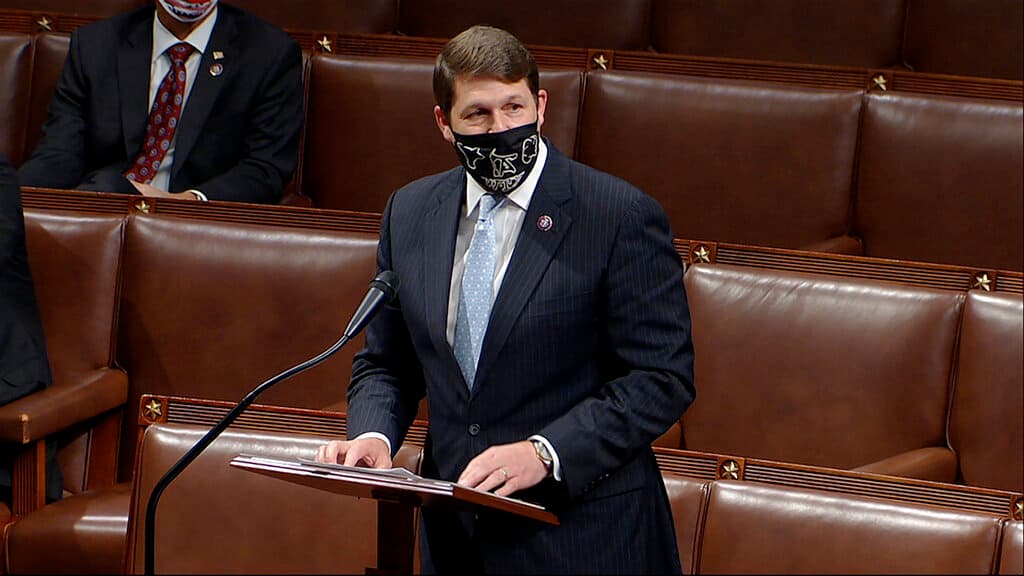 <b>Jodey Arrington</b>, representante republicano del distrito 19 (al oeste de Texas, Lubbock), insistió en que Donald Trump no había "incitado a la violencia" pese a que el presidente llamó a sus simpatizantes a "pelear hasta el infierno" y "caminar sobre Pennsylvania Avenue" en un mitin convocado por él el pasado 6 de enero, el día en que el Capitolio fue asaltado por una turba de simpatizantes de Trump.