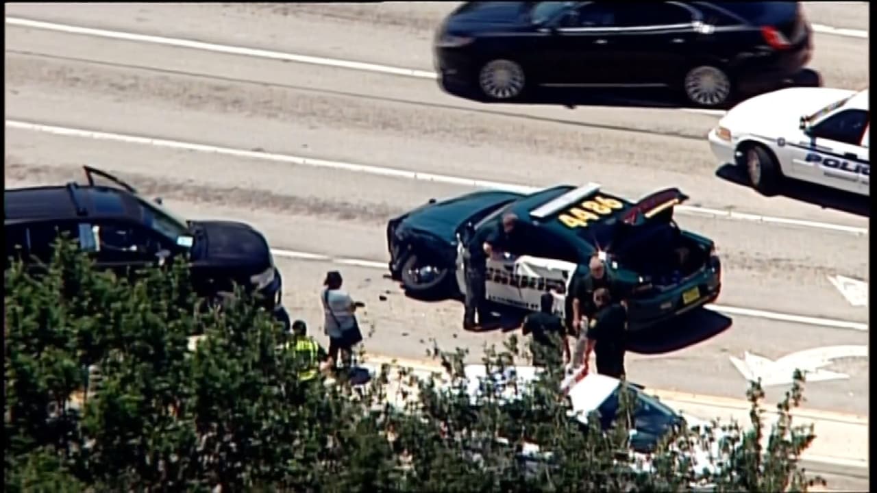 Policía herido tras accidente de auto en Plantation