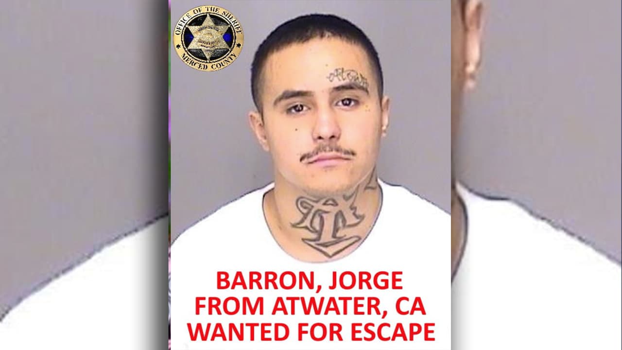 <b>Jorge Barron, </b> 20 años, origen hispano, mide 5'05, pesa unas 140 libras, tiene cabello negro, ojos marrones, y es residente de de Atwater, California 
<br>
<b>Es buscado por violar su libertad condicional</b>