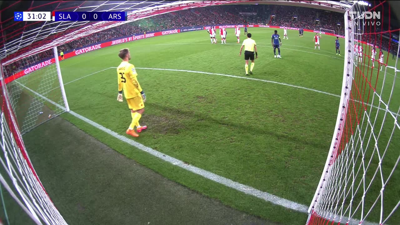 ¡GOL!  anota para Arsenal. Bukayo Saka