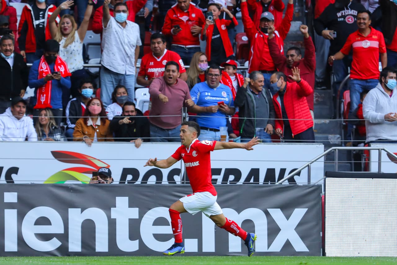 Toluca tardó cerca de media hora para abrir el marcador vía Leo Fernández. Los locales finalmente hacían efectivo su dominio en el marcador.