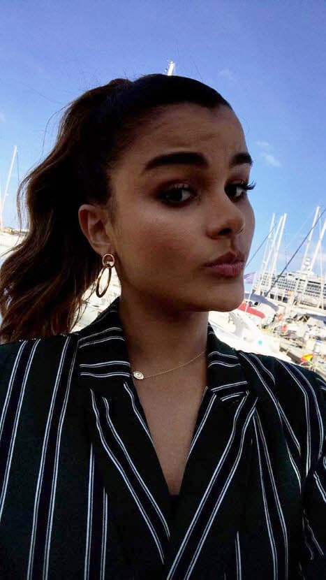 Clarissa Molina no deja de trabajar, ahora está de viaje por Europa con uno de sus proyectos secretos.