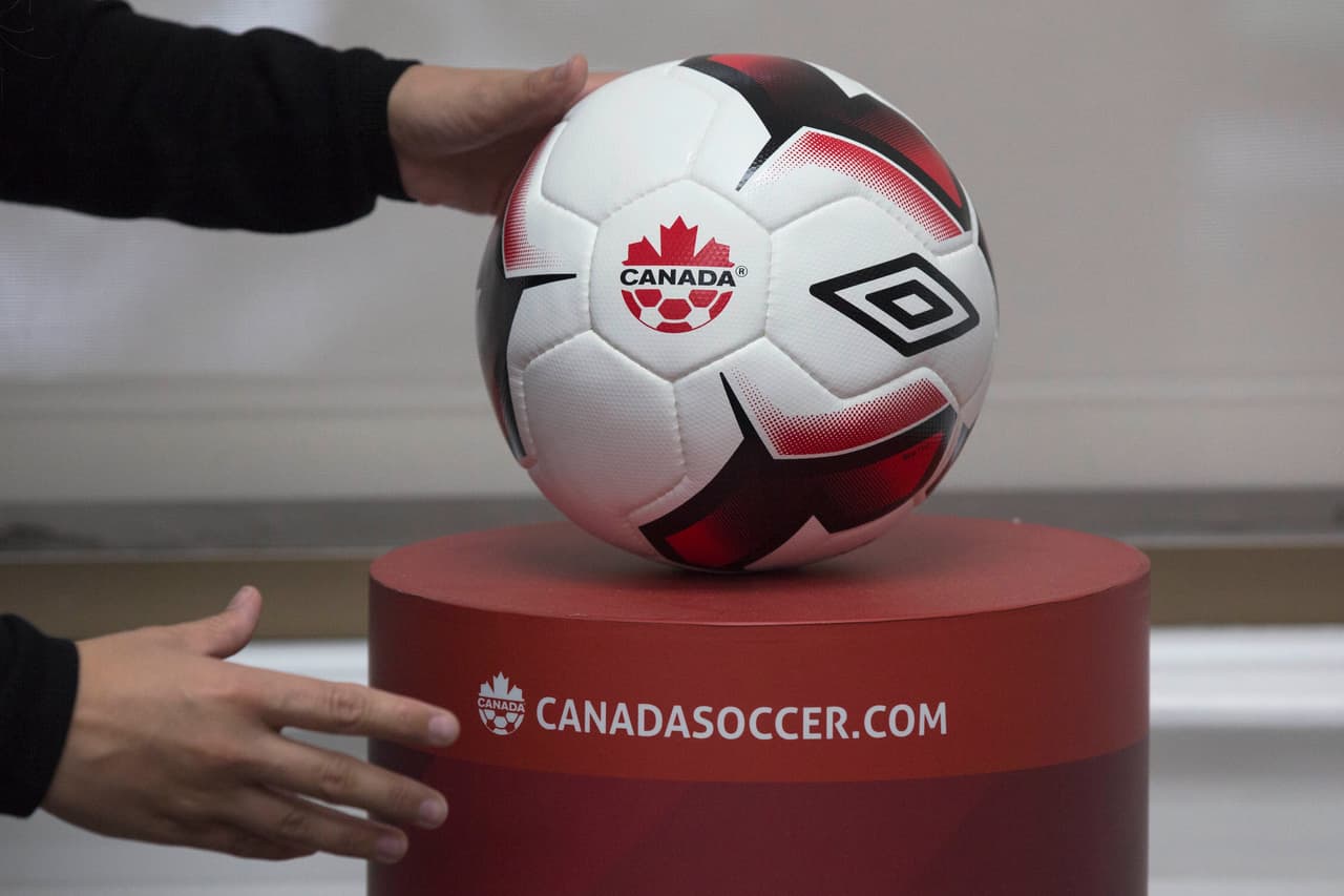 El fútbol canadiense es uno de los más jóvenes, por lo menos en su etapa profesional. En su forma aficionada, el fútbol existe desde 1926, pero como profesional, a partir del 1998.
<br>