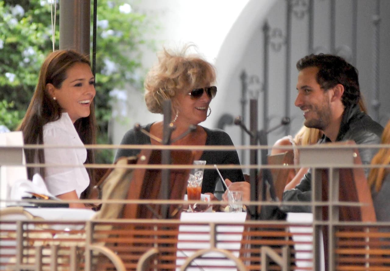 La relación entre ambas actrices era buena, tal como lo muestran estas imágenes captadas por un paparazzo en el año 2011, mientras comían en un restaurante de la Ciudad de México.