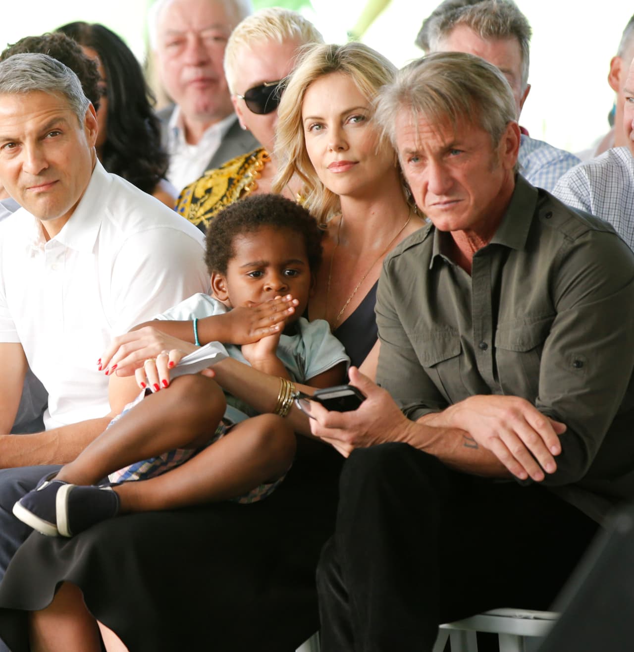 Se decía que Sean también estaba interesado en adoptar a Jackson cuando estaba con Charlize.