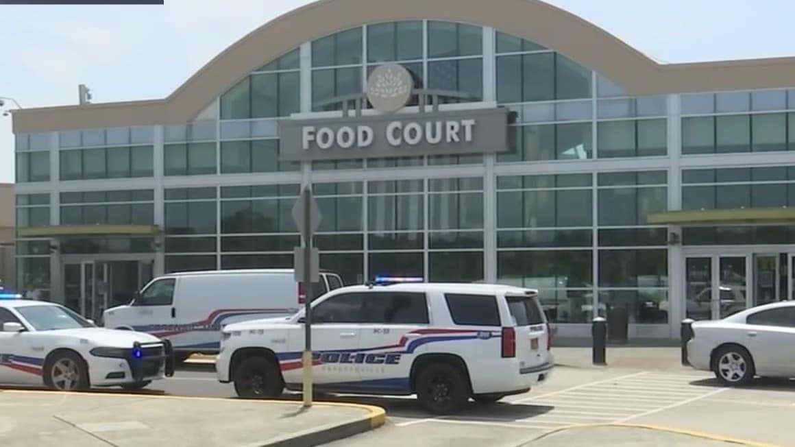 Funcionarios de Fayetteville evalúan toque de queda para jóvenes  