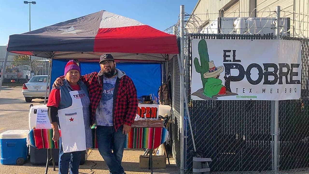 "Yo diría que en primer lugar es Dios, tener fe de que sí podemos lograrlo a pesar de las dificultades que hay en la vida o tropiezos, a veces no hallamos trabajo como quisiéramos, yo como inmigrante sí sufrí”, indicó Teresa.