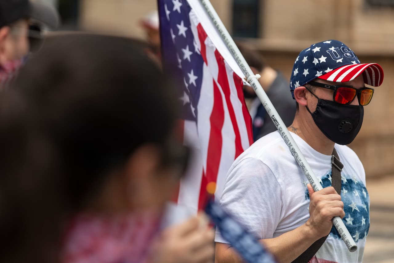 El gobernador de Florida, Ron DeSantis, dijo en una conferencia de prensa el sábado en la mañana que “no tiene afán” por reabrir el estado y que lo hará por fases.
<br>