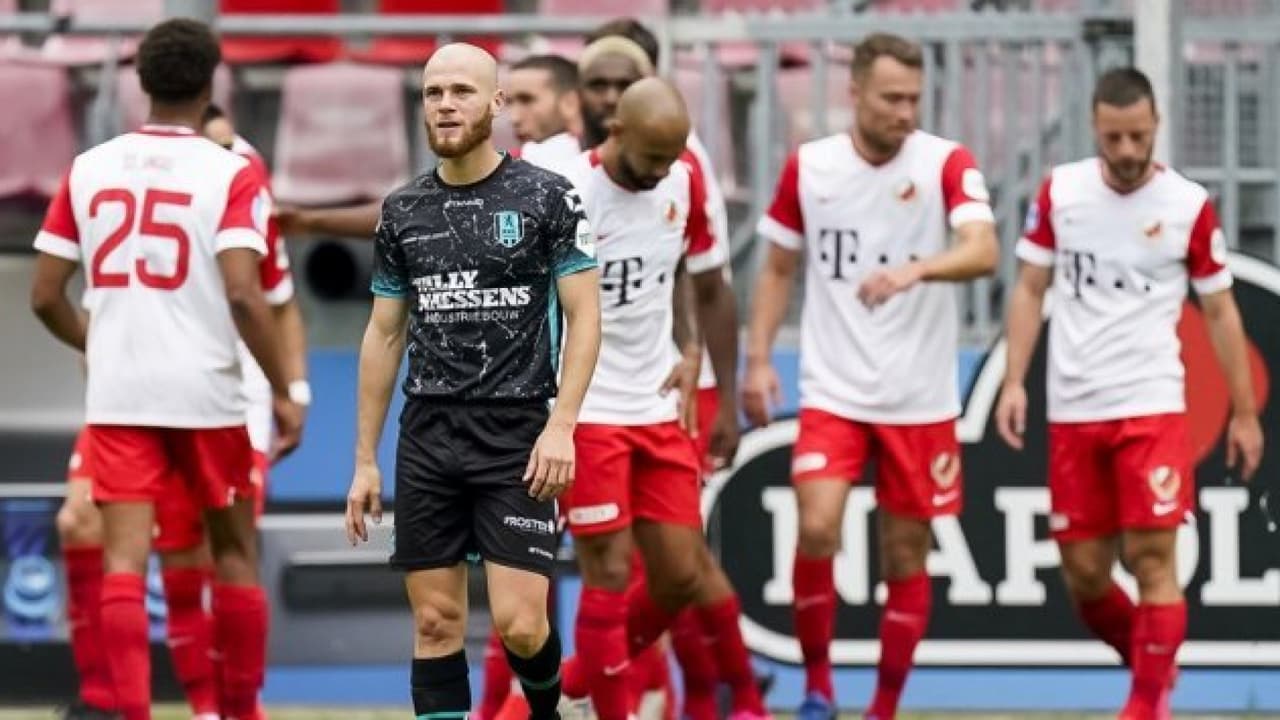 Suspenden juego en la Eredivisie por casos de COVID-19