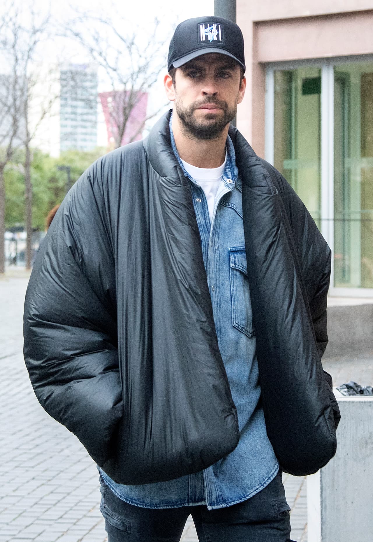 El
<b><a href="https://www.univision.com/famosos/shakira-pique-fin-acuerdo-custodia-hijos" target="_blank">acuerdo al que llegaron tras su separación</a></b>, anunciada en junio pasado, establece que él puede estar con los menores 10 días al mes en 'La Ciudad del Sol'.
<br>