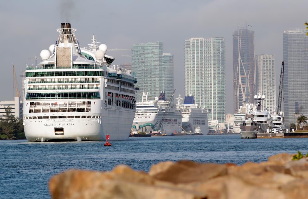 Puerto de Miami alcanza récord de 52,000 pasajeros de cruceros en un solo día