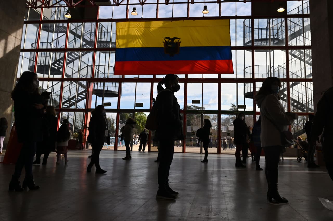 <h3 class="cms-H3-H3">Sitios para votar en Connecticut:</h3>
<br>
<br>
<b>New Haven</b>
<br>Christopher Columbus Family Academy
<br>255 Blatchley Ave, New Haven, CT 06513
<br>
<br>
<b>Danbury</b>
<br>Danbury War Memorial
<br>1 Memorial Dr, Danbury, CT 06810