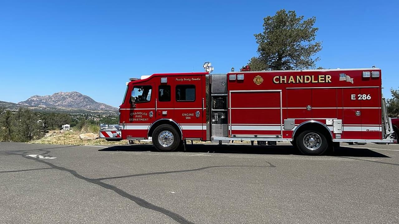 Rescatan a mujer que cayó por un pozo de 15 pies de profundidad en Chandler