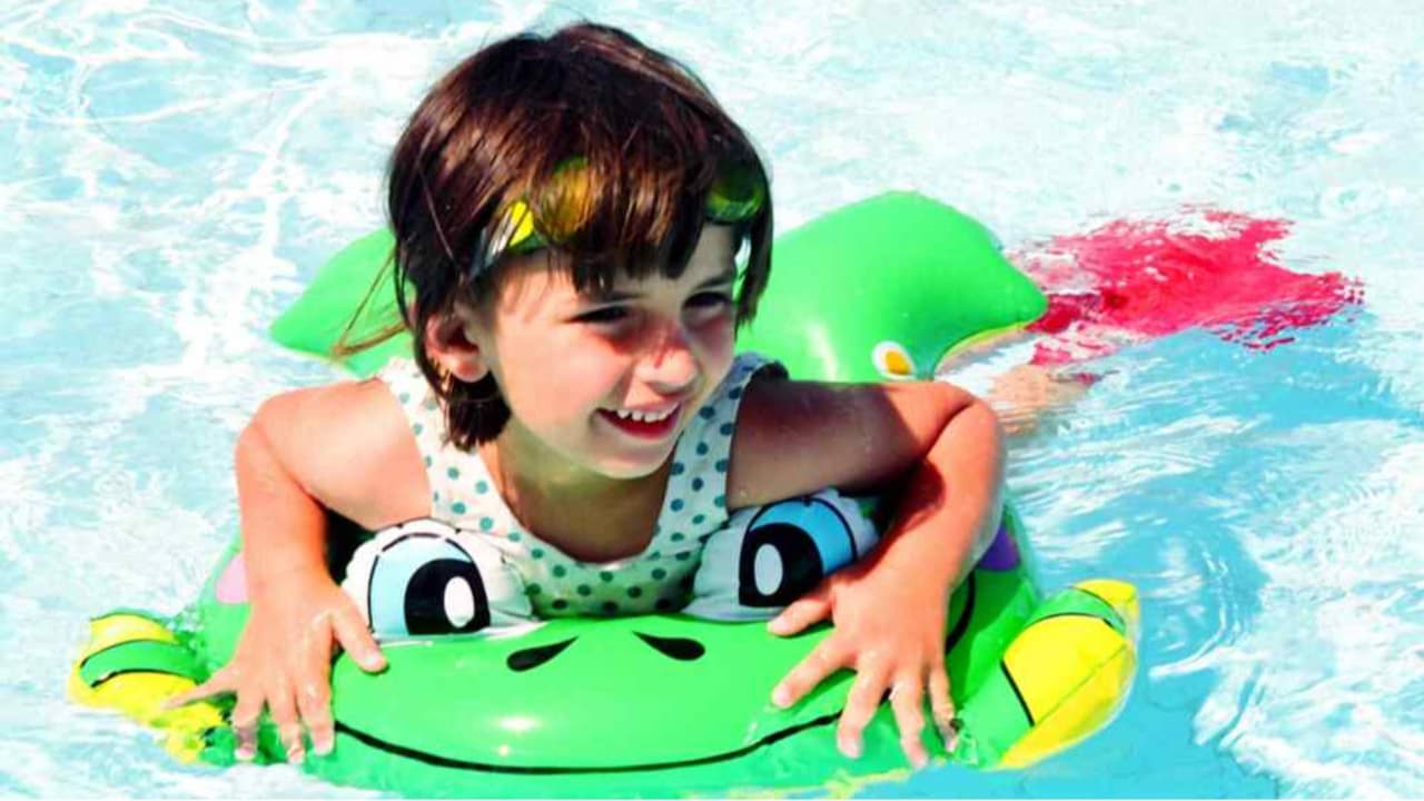 <b>Usar chalecos salvavidas</b>
<br>Asegurarse de que los niños usen chalecos salvavidas 
<b>dentro y alrededor de cuerpos de agua </b>naturales, como lagos o el mar, incluso si saben nadar.