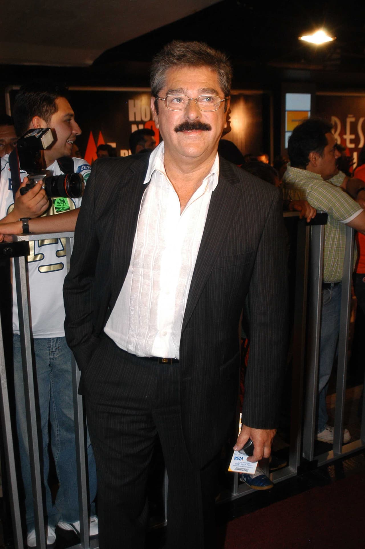 "Tuve una cirugía que desgraciadamente me hizo perder el oído", aseguró el actor de telenovelas como 'El manantial'.