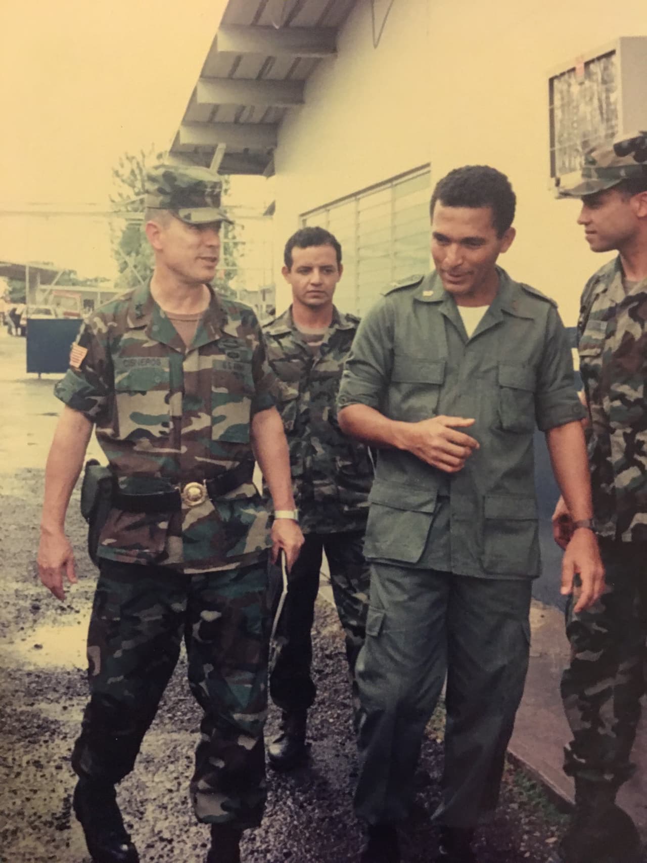 En Panamá, todos sabían quién era Cisneros. Era prácticamente un nombre familiar en Panamá en ese momento debido a su capacidad para hacer entrevistas de radio en español en las que frecuentemente criticaba a Noriega.