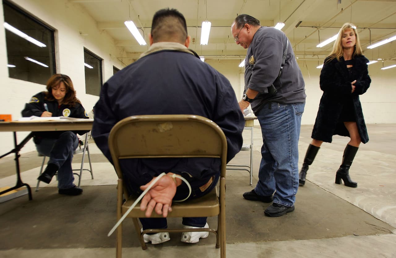 Legisladora hispana propone cárcel obligatoria a compradores de sexo