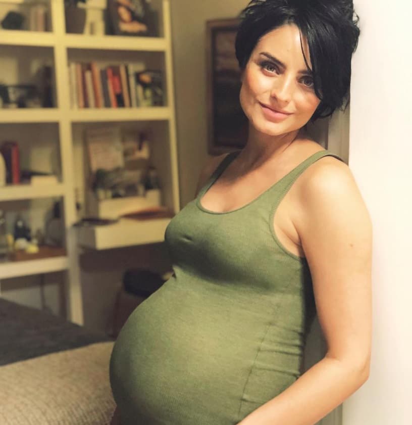 El embarazo de Aislinn transcurrió sin contratiempos, hecho que permitió que la pareja disfrutara cada momento del proceso.