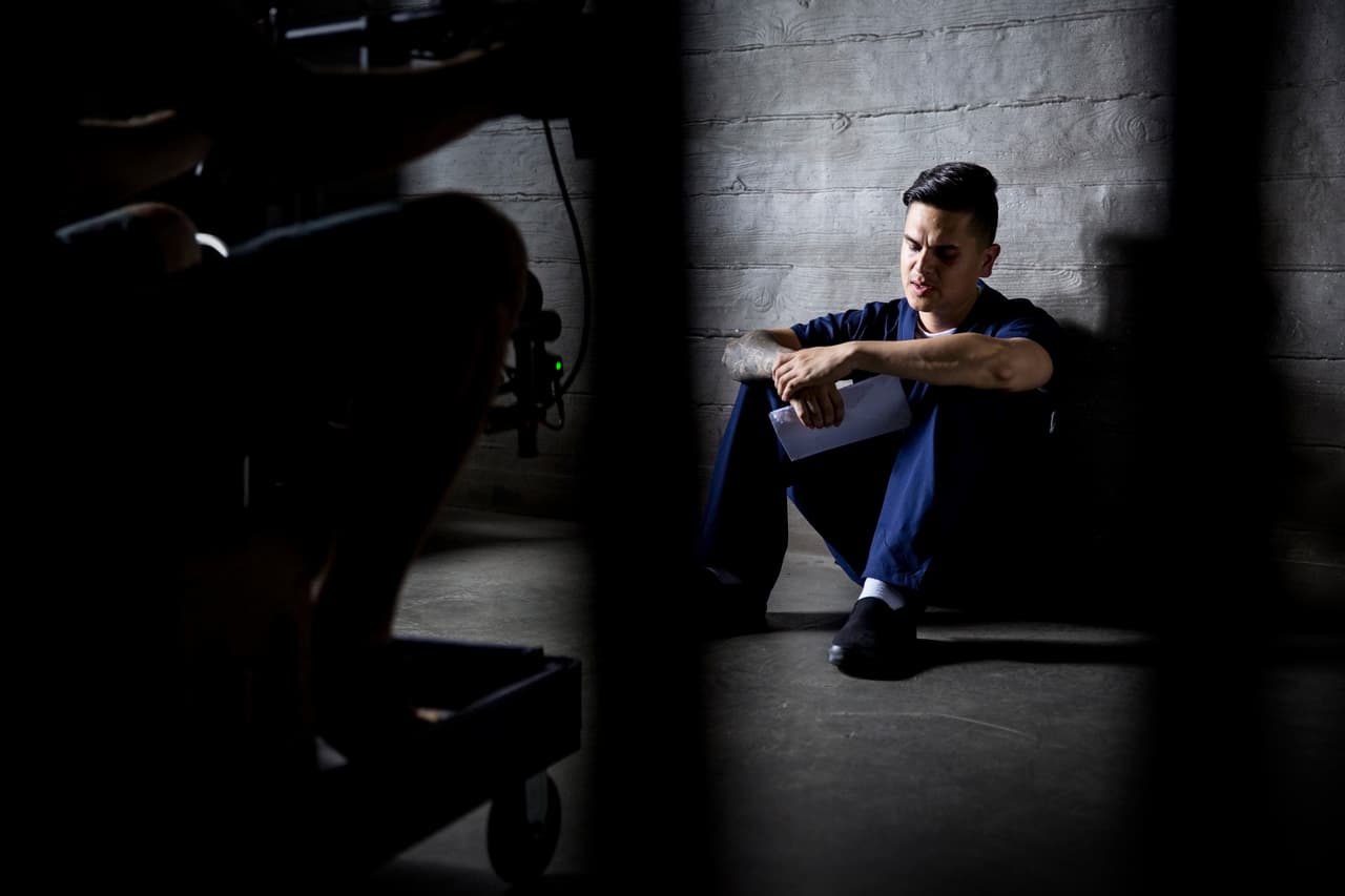 Escena del vídeo 'En estos días' de Régulo Caro.