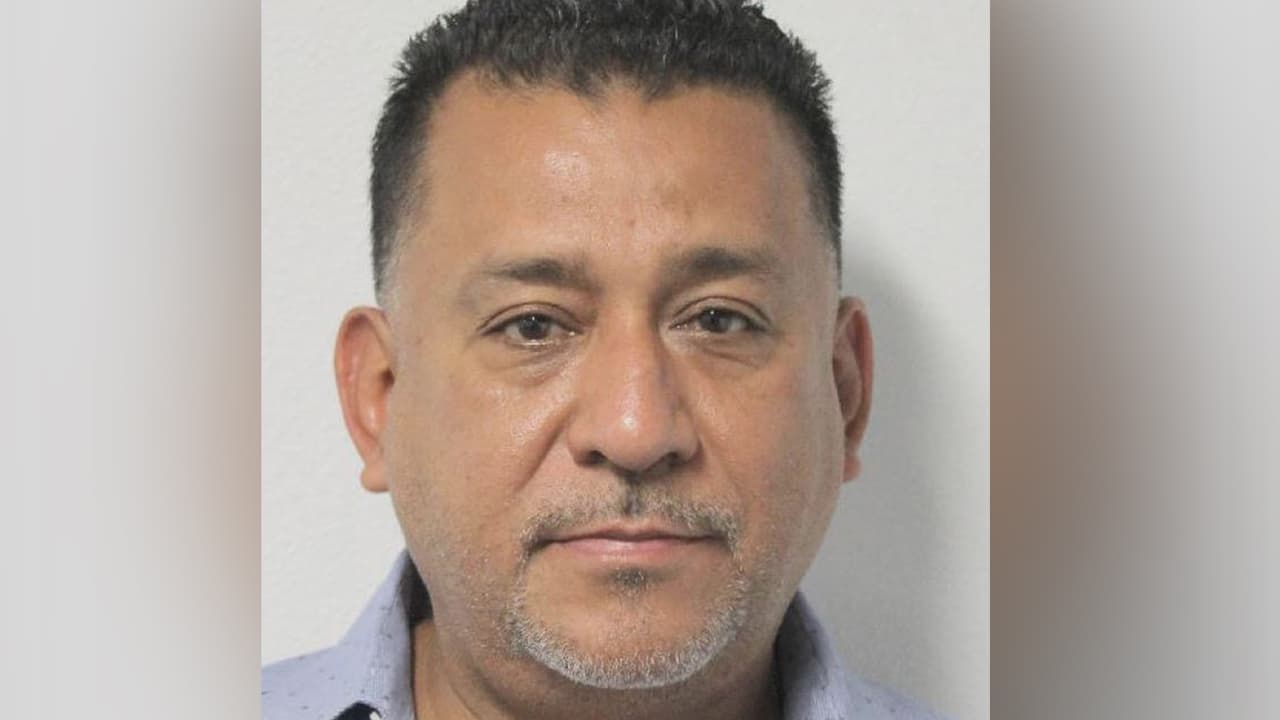 Juan Ambriz - Enfrenta cargos por conducir bajo los efectos del alcohol con un menor de pasajero.