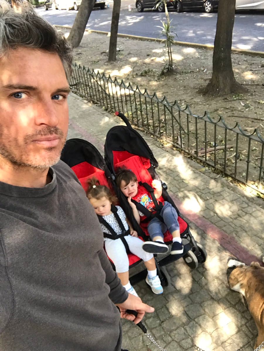 "Bianca es la chistosa, de momento es de mucha risa, y zaz, cambia de humor; ella maneja muy bien la bipolaridad ríe. 
<b><a href="http://www.univision.com/temas/ramiro-fumazoni">Ramiro</a></b> es disperso, pero tierno", confesó el actor a la revista '
<b><a href="http://www.tvnotas.com.mx/">TVNotas</a></b>' cuando le preguntaron sobre el carácter de sus pequeños hijos.