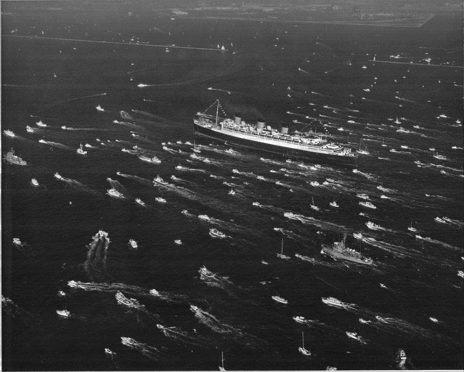 El 27 de julio de 1967, el Queen Mary pasó a manos de la ciudad de Long Beach, en el sur de California, que compró la nave por una cifra de 3.45 millones de dólares.