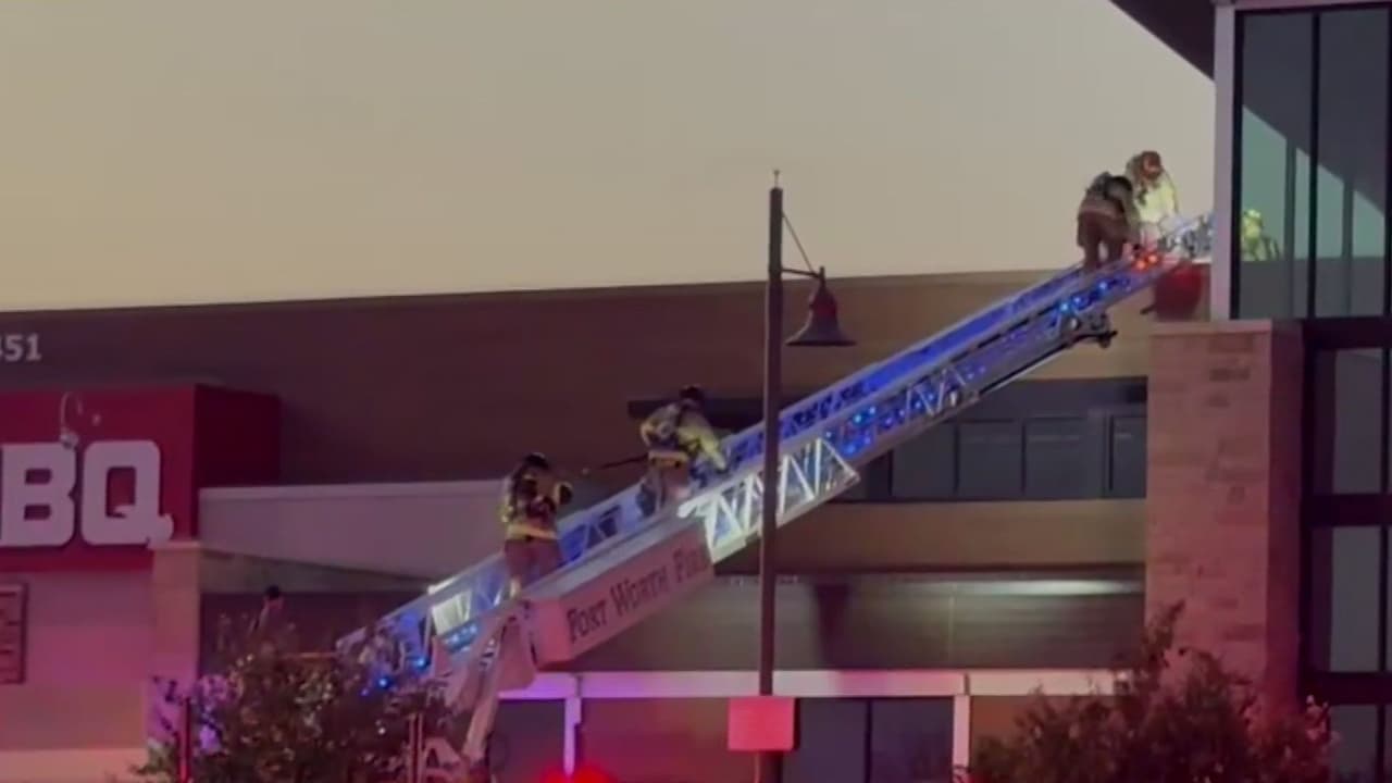 Imágenes del incendio en un supermercado H-E-B al norte de Fort Worth: no hay heridos