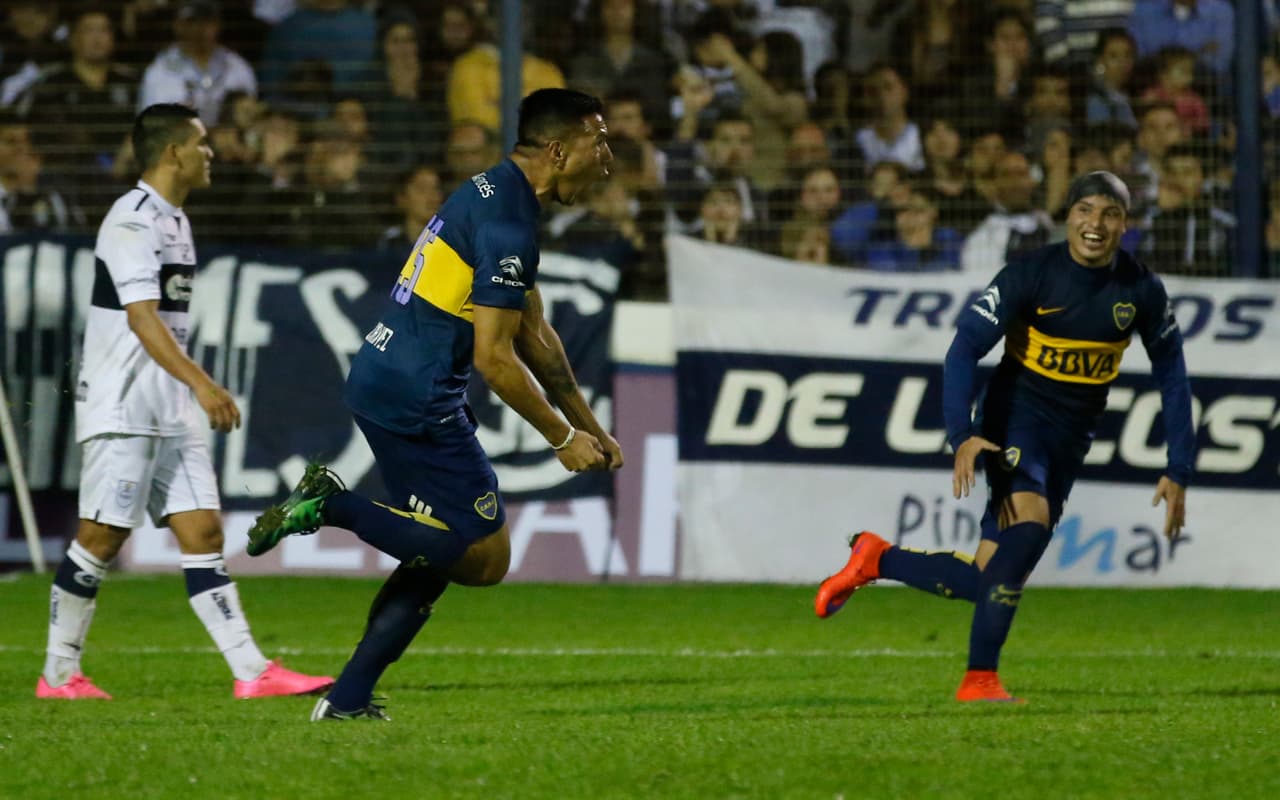 Boca le ganó sobre la hora a Gimnasia y se mantiene como líder del torneo