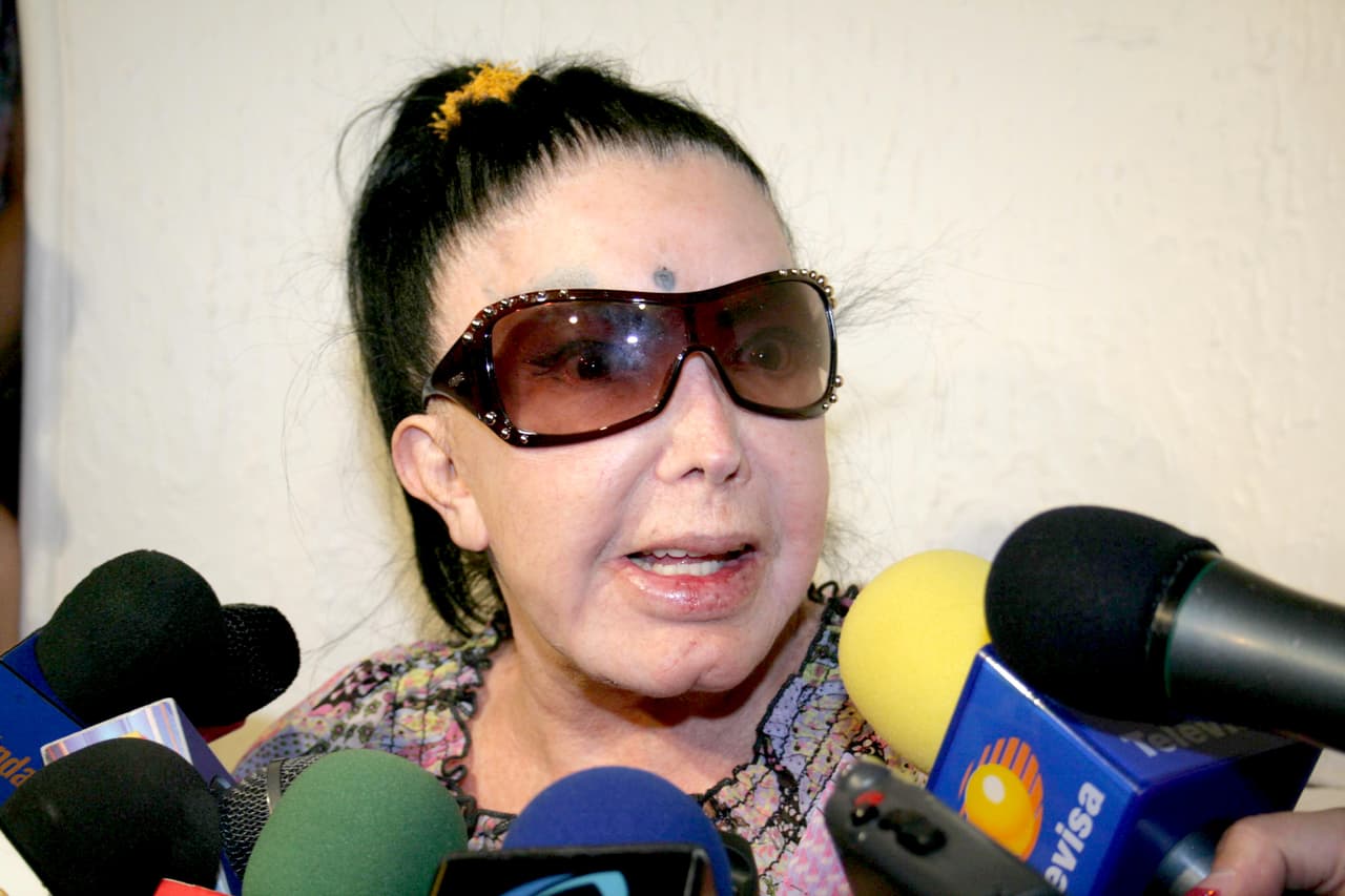 Sin embargo, la cantante lo echó de su lado apenas dos días después por considerar que "no cumplió como hombre", pues aseguró a los medios que el cantante de 29 años no consumó el matrimonio e hizo insinuaciones que ponían en duda la preferencia sexual del joven.