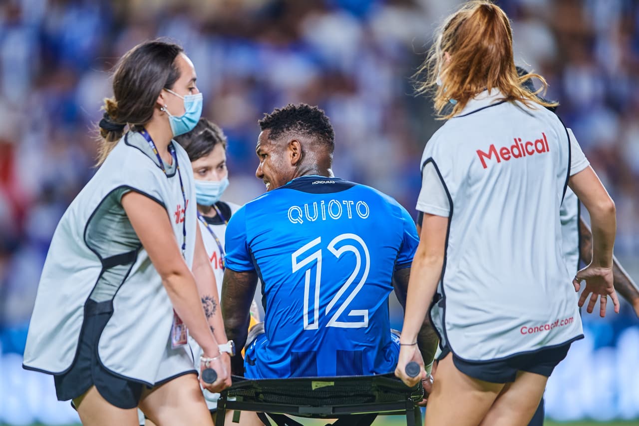 No todo fueron buenas noticias, Quioto salió en camilla del partido.