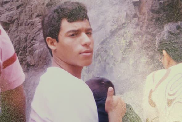 Ariel formó parte de una rondalla y ahí fue cuando aprendió a tocar los instrumentos musicales.