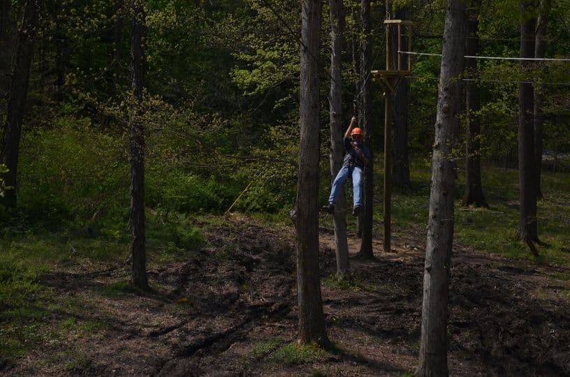 <b><a href="https://www.laurelhighlands.com/">Laurel Highlands River Tours & Outdoor Center</a></b>. El Zip Line Adventure Park está ubicado en Grant Street en Ohiopyle, Pensilvania, con dos niveles para niños de (casi) todas las edades y jóvenes.
<br>
<br>
<b><a href="https://goo.gl/maps/wjKGLwfwq5QQCaVk8">Cómo llegar</a></b>