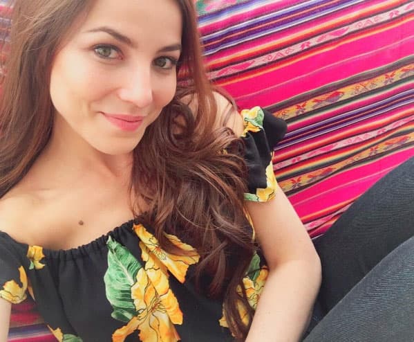 Le encanta cantar, en su adolescencia fue parte de coros colegiales y mientras su formación como actriz tomó talleres de canto, por lo que no descarta probar suerte en la música. El dueto mexicano de música pop 'Jesse y Joy' es uno de sus favoritos.