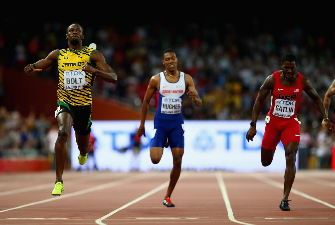 Bolt gana y es atropellado por camarógrafo