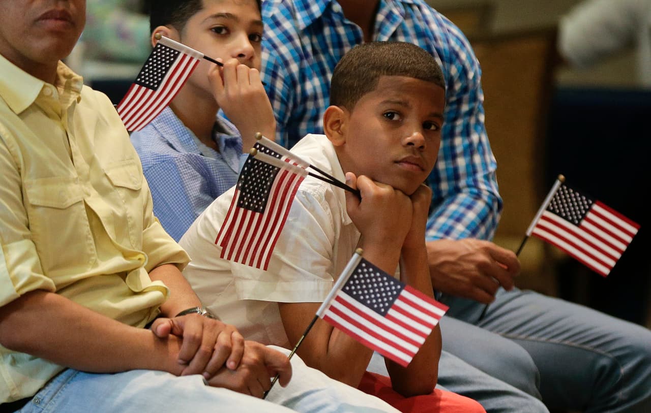 Hablemos de Inmigración: ¿a quién afecta el freno al ‘parole in place’? 