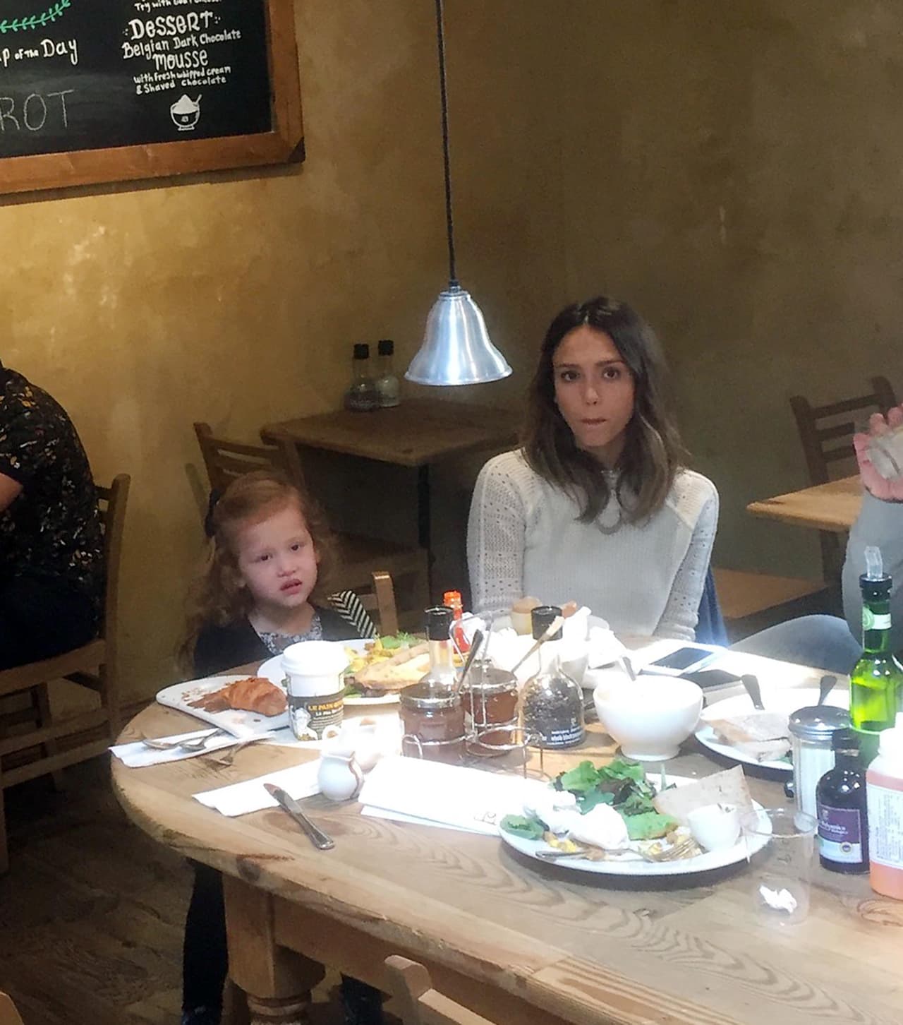 La famosa y su esposo Cash Warren tienen un bello día familiar