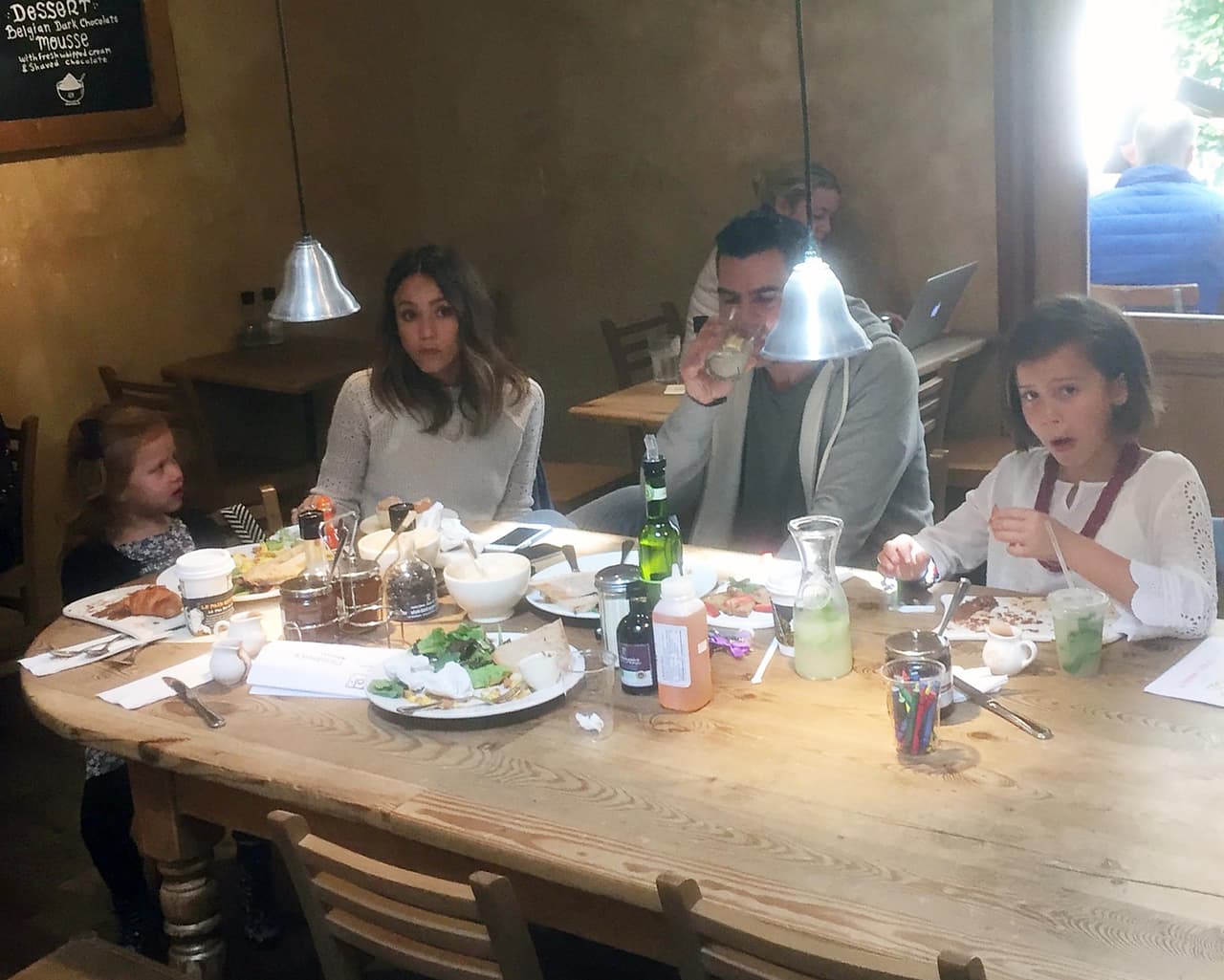 Y los famosos no se enojaron por tal intrusión.