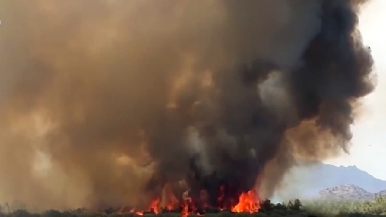 Alerta en Arizona: Incendio 'Hazen Fire' consume más de 1,000 acres cerca de Buckeye; sigue sin control