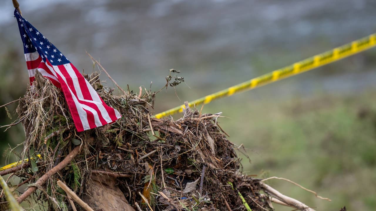 A más de dos días, en el lugar se mantienen rescatistas en busca de posibles sobrevivientes, así como autoridades que están brindando asistencia a quienes lo necesitan.