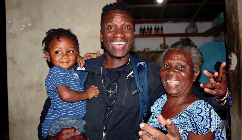 Jimmy Amisial, su madre y el bebé Emilio