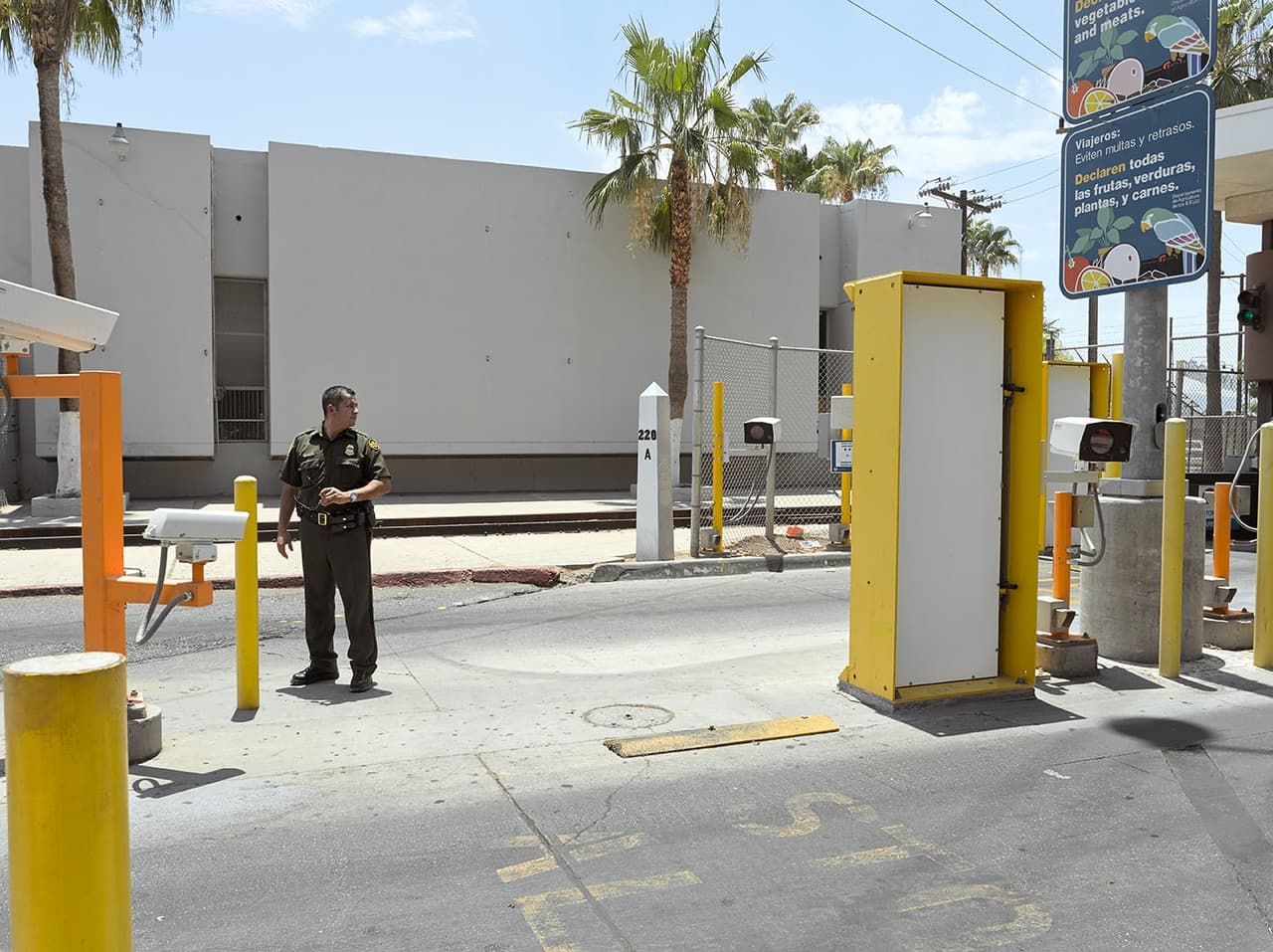 Monumento fronterizo número 220A | 29 de junio de 2009 |
<b>Puerto de entrada oeste en Calexico, California.</b>